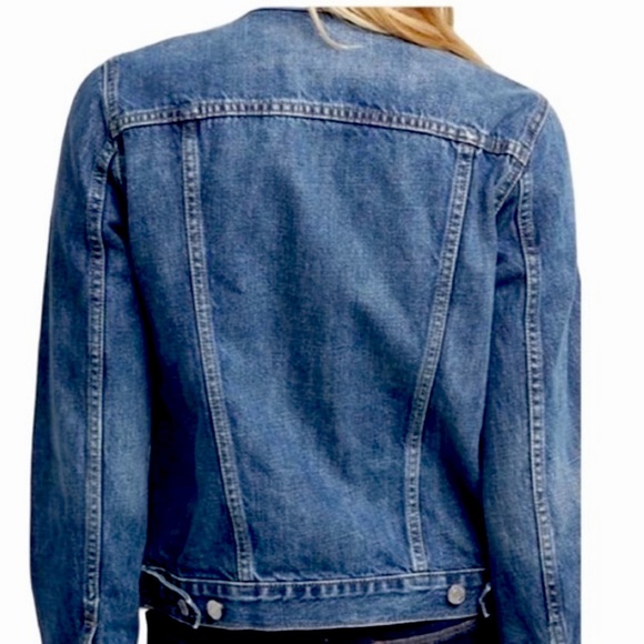 GAP | classic cotton button down medium wash denim trucker jean jacket, size XS - Picture 2 of 12
